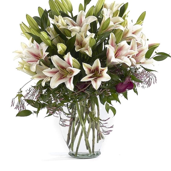 Spring Garden Clear Glass Vase - Picture 2 of 3